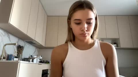 Eliza online show from April 19, 5:08 am