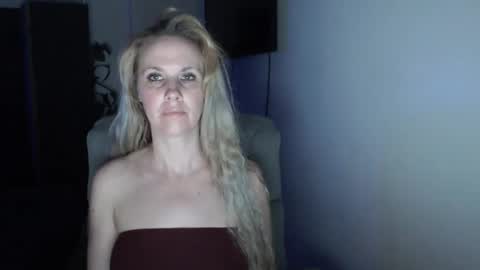 LoVe On  online show from February 3, 8:18 am