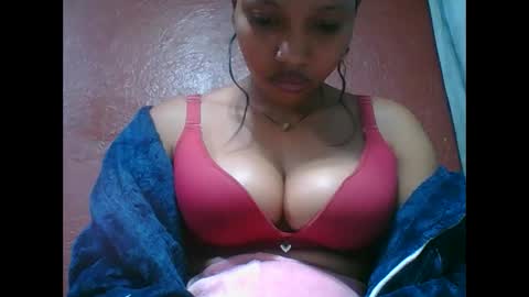 loveinlife750427 online show from October 24, 8:15 am