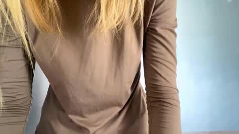 Ella online show from November 21, 7:17 am