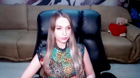 private open online show from March 25, 2:46 pm