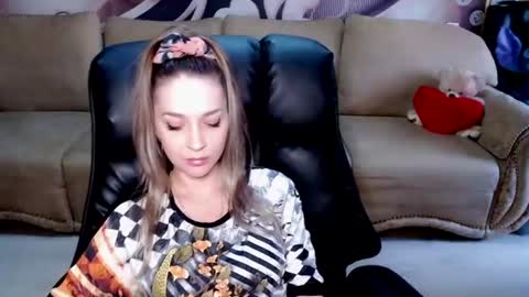 private open online show from June 26, 12:43 pm