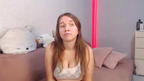 Snapshot of lovely_hayley chatting on September 18, 10:25 pm Lovely Hayley online show from September 18, 10:25 pm