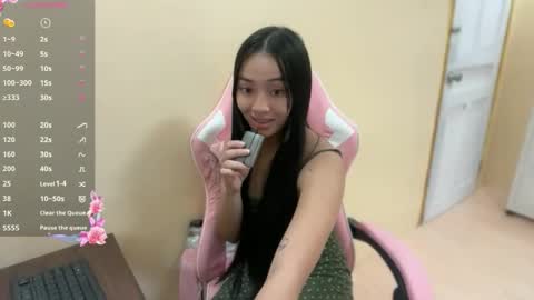 lovely_leah23 online show from May 2, 2:06 am