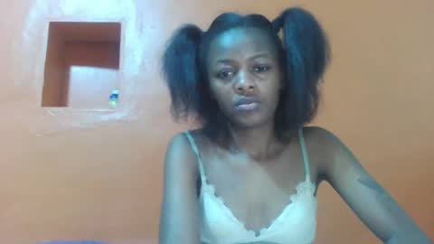 Snapshot of lovely_yvonne chatting on October 22, 8:54 pm Lovely yvonne online show from October 22, 8:54 pm