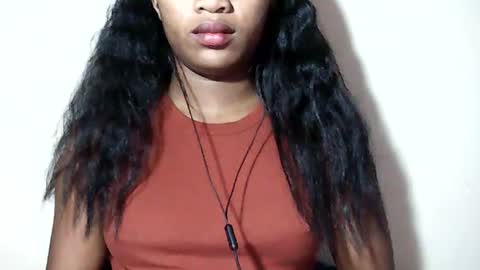 lovelylarra online show from July 25, 10:02 am