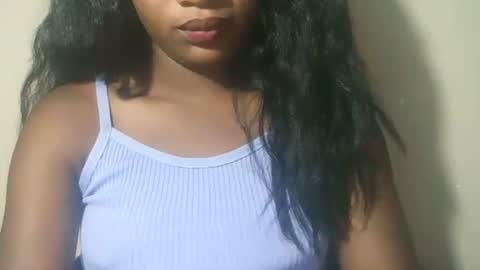 lovelylarra online show from March 28, 8:27 am