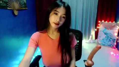 lovelypetite143 online show from June 10, 7:24 pm