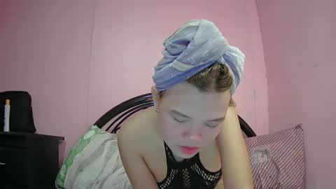 lovemae352295 online show from February 13, 12:32 pm