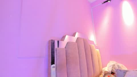 L O V E  online show from December 5, 5:11 pm