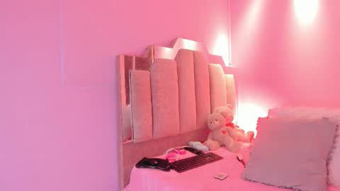 L O V E  online show from October 3, 12:46 pm