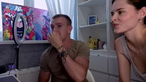 Max and Mia online show from July 19, 3:36 pm