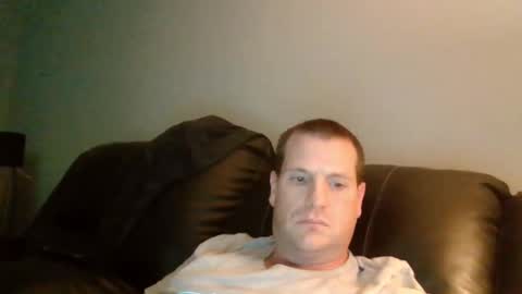 Snapshot of lovetocum37 chatting on December 30, 3:25 am lovetocum37 online show from December 30, 3:25 am