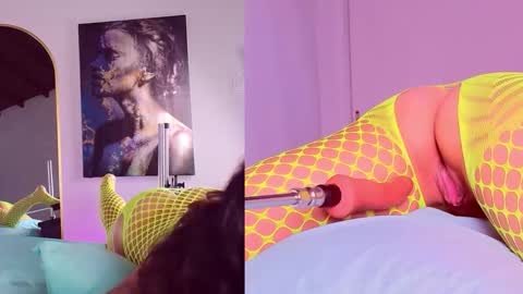 L A U R A  online show from September 14, 3:20 am