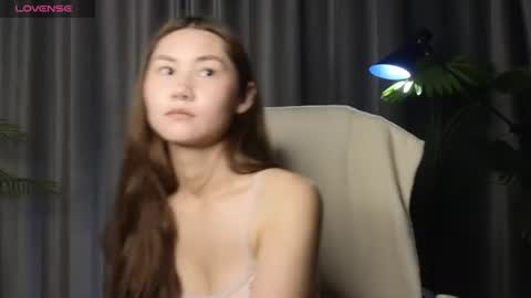 lowkeywild_ online show from July 27, 4:10 am