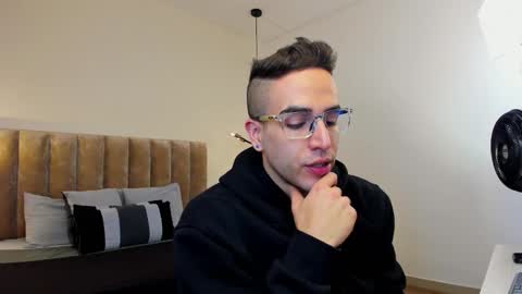 luca_morettii online show from September 19, 12:20 pm