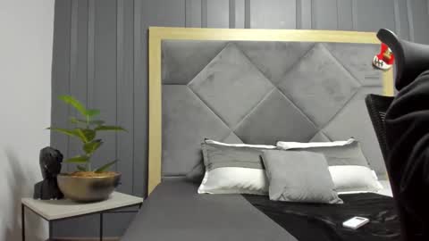 luca_morettii online show from December 16, 12:33 pm