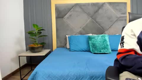 luca_morettii online show from October 6, 12:23 pm