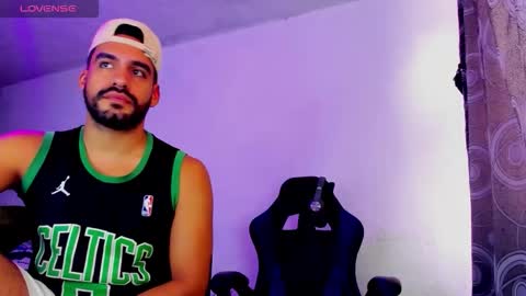 Snapshot of lucas_jewel chatting on October 21, 6:00 pm lucas_jewel online show from October 21, 6:00 pm