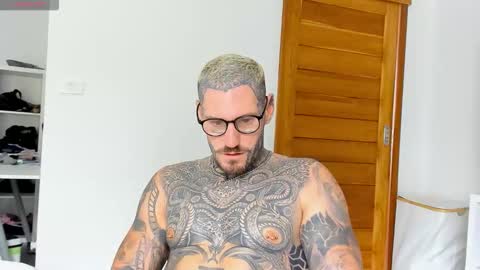 Snapshot of lucasexclusive chatting on October 3, 6:21 am lucasexclusive online show from October 3, 6:21 am