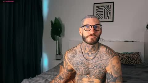 lucasexclusive online show from June 18, 6:19 am