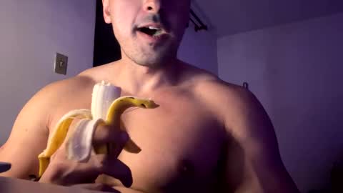 lucasfit24 online show from March 4, 12:18 am