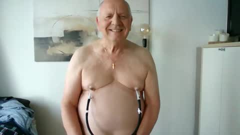 lucbottom031249 online show from April 19, 5:08 am