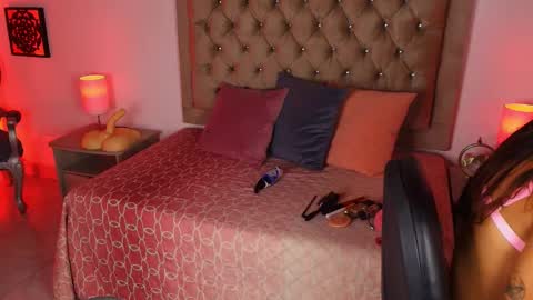 Lucia online show from December 5, 12:36 pm