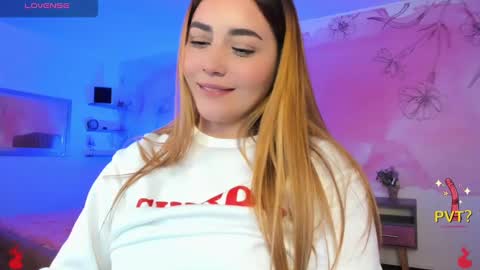Snapshot of lucia_star_ chatting on February 19, 8:44 am lucia star  online show from February 19, 8:44 am
