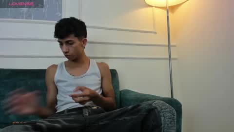 Snapshot of lucian_davi chatting on February 27, 3:40 am Pirulo online show from February 27, 3:40 am
