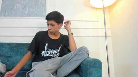 Snapshot of lucian_davi chatting on October 16, 4:50 pm Pirulo online show from October 16, 4:50 pm