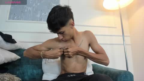 Snapshot of lucian_davi chatting on February 17, 12:16 pm Pirulo online show from February 17, 12:16 pm