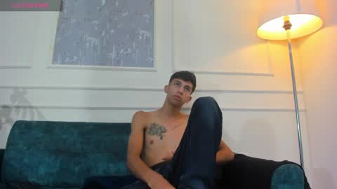 Snapshot of lucian_davi chatting on February 21, 12:50 pm Pirulo online show from February 21, 12:50 pm