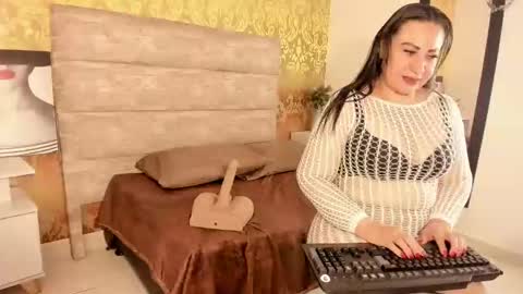 Snapshot of lucianablackwell chatting on October 23, 7:15 pm lucianablackwell online show from October 23, 7:15 pm