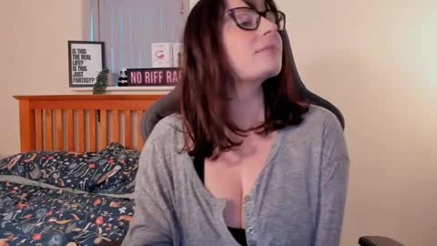 Snapshot of luciewintersuk chatting on January 6, 3:40 pm Lucie Winters online show from January 6, 3:40 pm