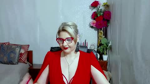 Lucille Fenly online show from February 25, 7:23 am