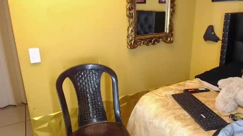 luckk_ online show from April 30, 5:12 am