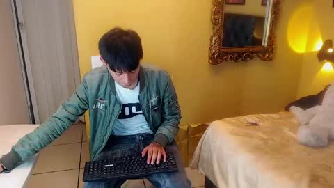 luckk_ online show from April 27, 6:11 am