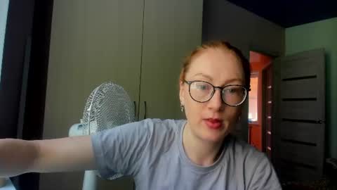 lucky_licky20 online show from July 14, 2:05 am