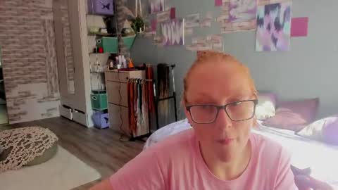 lucky_licky20 online show from June 29, 3:03 am