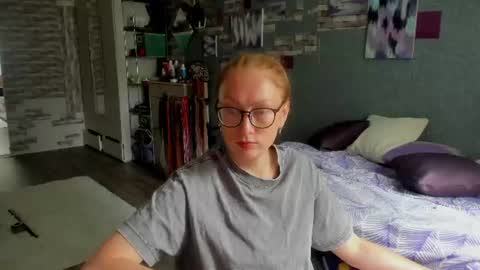lucky_licky20 online show from July 26, 2:42 am