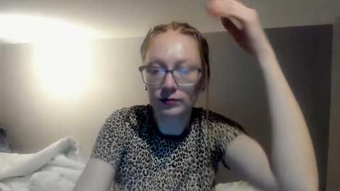 lucky_licky20 online show from March 12, 4:27 am