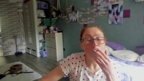 lucky_licky20 online show from July 8, 3:10 am