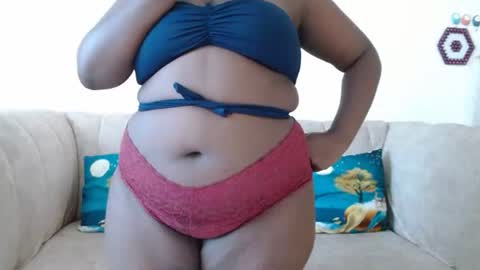 Snapshot of luckyawesome chatting on January 23, 10:54 am Crisiah online show from January 23, 10:54 am