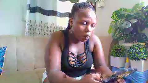 Snapshot of luckyawesome chatting on October 16, 6:02 am Crisiah online show from October 16, 6:02 am