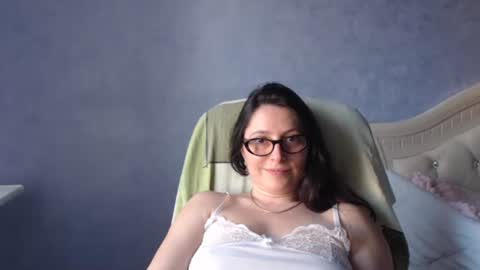 luckylinda23 online show from June 10, 4:39 pm
