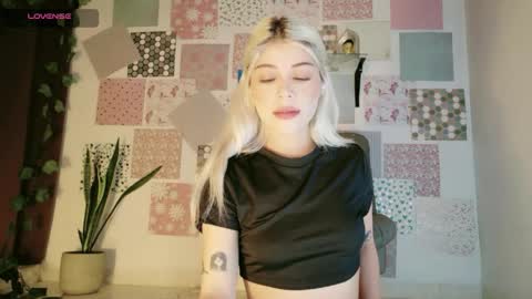 luckysapphire777 online show from March 30, 8:47 am