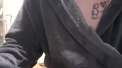 Snapshot of luckyshot91 chatting on March 8, 9:08 pm luckyshot91 online show from March 8, 9:08 pm