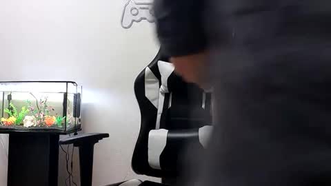 Snapshot of luckyshot91 chatting on January 9, 7:29 pm luckyshot91 online show from January 9, 7:29 pm