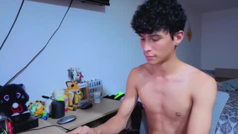 Lu Independent Model online show from December 17, 10:49 pm